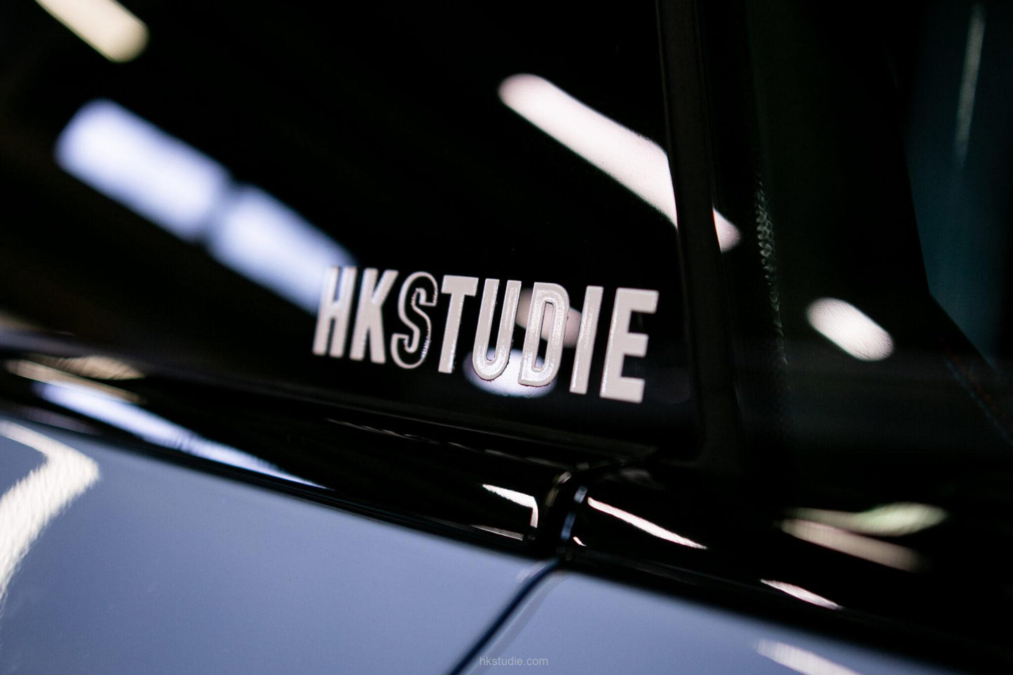 HKSTUDIE STICKER　横長タイプ