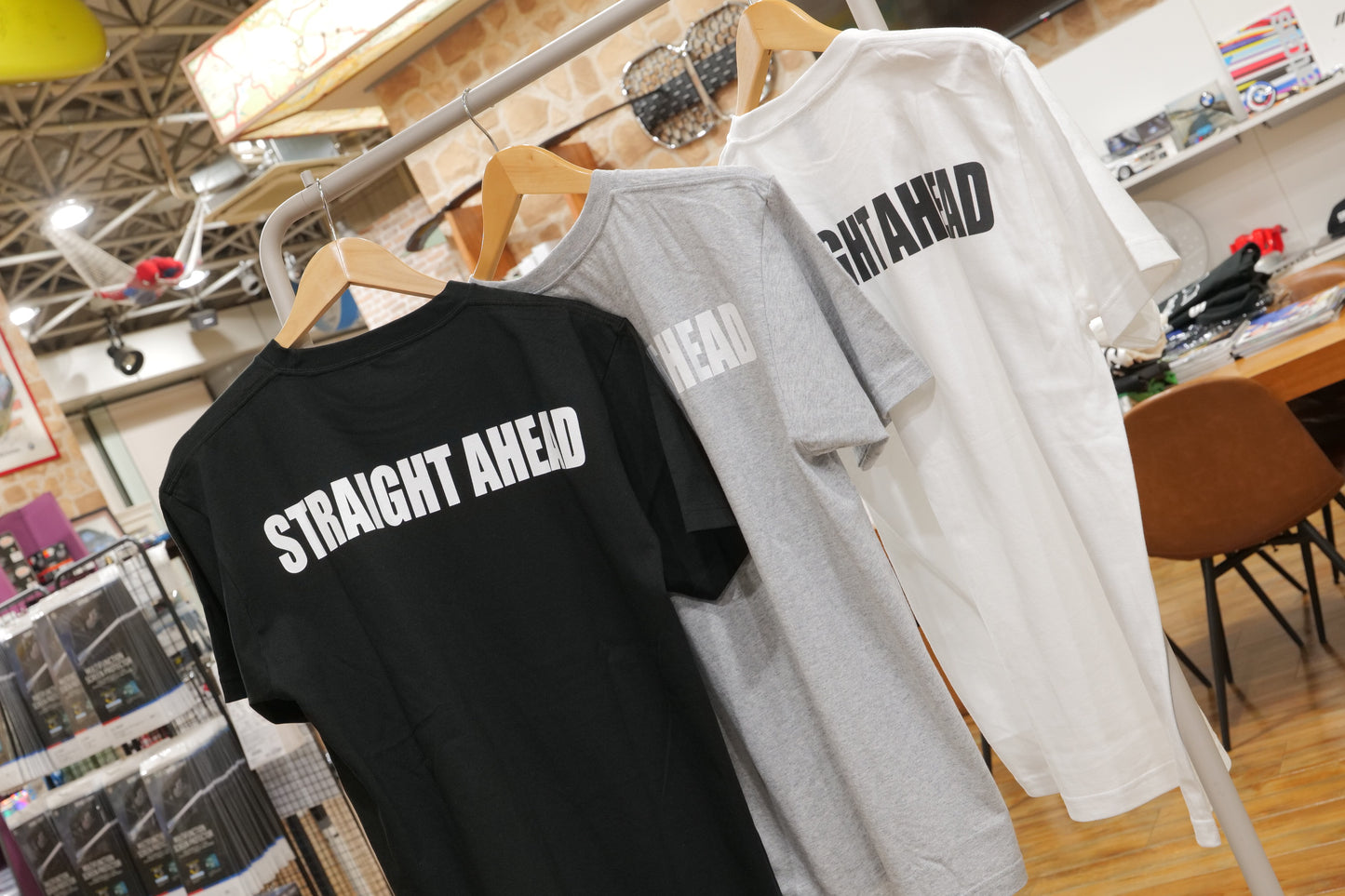 STRAIGHT AHEAD ワンポイント刺繍Tシャツ